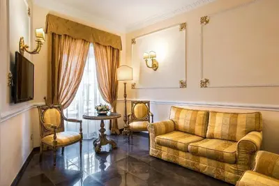 Image de Tucked away just behind the magnificent Piazza del Popolo/Walk to Spanish Steps