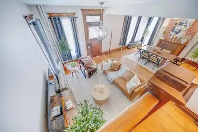 Image de Exquisite Modern Historic Home Near Campus and Stadium! Fits 14 guest!