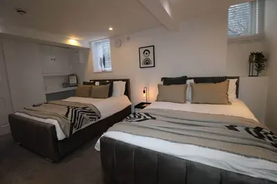 Image de Charming Large House in Leeds
