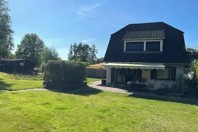 Image de Shore happiness on the Great Sea with boat, canoes and kayak. Dog friendly!