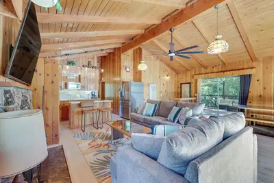 Image de Peaceful Wooden Cabin, 2 Mi to Bass Lake!