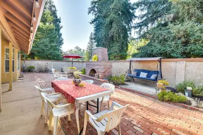 Image de 1 Mi to Applegate Park Zoo: Pet-Friendly Home