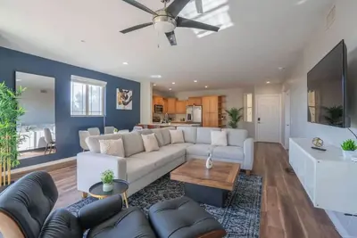 Image de Walk To Asu | Pool, Balcony, Gym, W/D & Parking