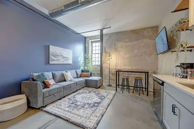 Image de Walk to Fiserv & Pabst |Gym, W/D + Parking