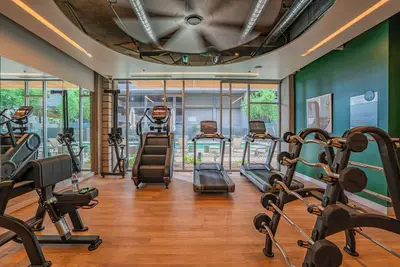 Image de Walk to Arts District | Balcony + Pool + Parking