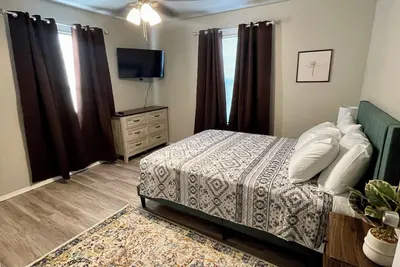 Image de Charismatic and Clean- 2 Bedroom Duplex