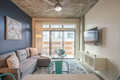 Image de Detailed 2bd Apartment in Central Dt with Gym Pool Parking