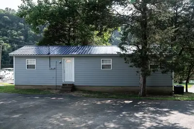 Image de Cozy 2-bedroom cabin /w Slip on Dale Hollow Lake in Albany, Ky