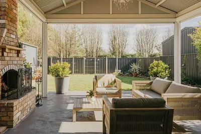 Image de Cow Bell Cottage, quaint country retreat in Trentham