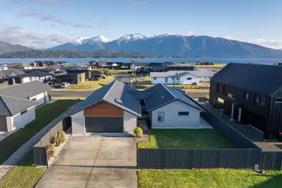 Image de Pounamu Retreat - Te Anau Holiday Home