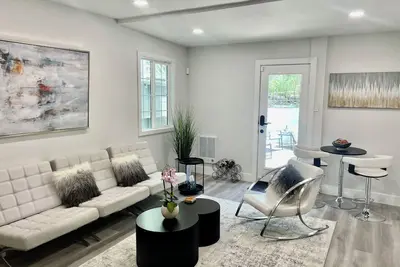 Image de Fully remodeled 2 bedroom/2 bath with a cozy backyard