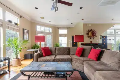 Image de Washington Corridor & Park Living by RedAwning