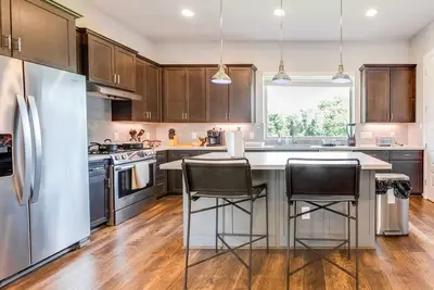 Image de Attractive Midtown House 3br 3. 5ba by RedAwning