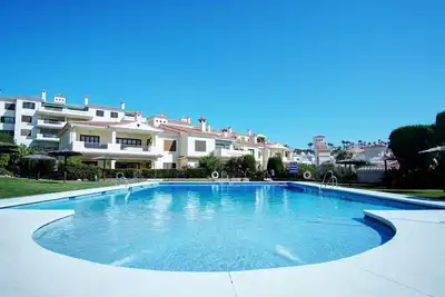 Image de Renovated deluxe sea view penthouse. Walk to Amenities, Marina & Beach