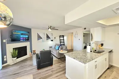 Image de Lake life 1-bedroom, 1-bath condo in peaceful Garland Tx
