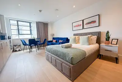 Image de Sleek studio apartment with lift Near Regents Park