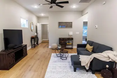 Image de Delightful modern duplex apartment well located in welcoming South Broad Ripple