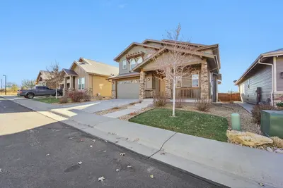 Image de 4, 000 sqft. Pet-friendly ideal for families, consultants, relocation, insurance