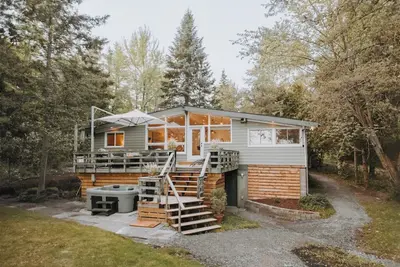 Image de 6br~Hottub~Lakefront~Ac~Beach | Shea On The Bay Family Getaway