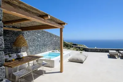 Image de Splendid Santorini Villa | Villa Shagrat | 1 Bedroom | Children Older than 7y are Welcome | Suite with Heated Jacuzzi | Breathtaking Sea Views | Private Furnished Sun Terrace | Outdoor Dining Area | Imerovigli