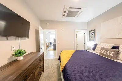 King Bed, Free Parking, Near Stadium