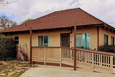 Image de Small Home, Large Lot in Rural, Walkable Community Near Lakes and Rivers