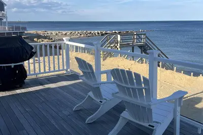 Image de 5 White Cap Path - Waterfront cottage in Sandwich, stunning views!