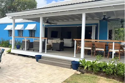 Image de Luxury 3 bedroom all ensuite gourmet kitchen dining area pool pickleball court