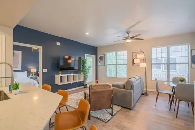 Image de Luxury Oasis w/ Gym+Pool+Parking+W/D+Balcony