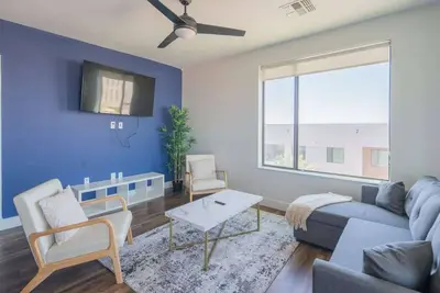 Image de Modern 2bd in Tempe | Pool, Gym, Parking, Sleeps 6
