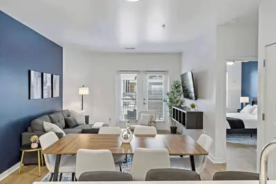 Image de Near Dt & Cpcc Lynx | Pool, Gym, W/D, Parking,