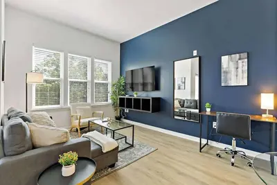 Image de Stylish Studio Dt | Pool, Gym, W/D & Free Parking