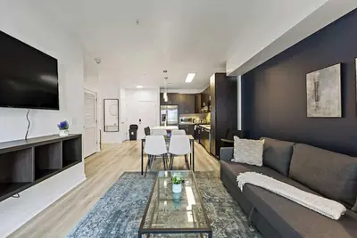 Image de Near Queens Campus | Pool, Gym, W/D, Balcony, Parking