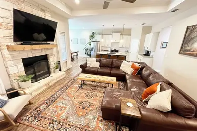 Image de Charming and brand new 3 bedroom home in quiet neighborhood near Acu and Hsu