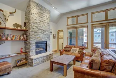 Image de Spacious 3br Condo Near Gondola + Full Kitchen