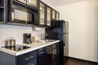 Image de 4 Spacious Suites w/ Full Kitchen Ideal for Extended Stays - Pets Welcome