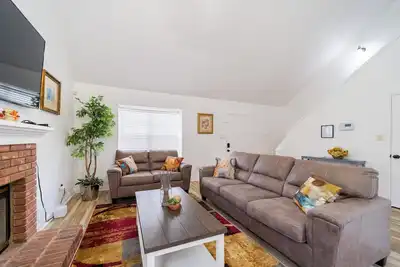 Image de 2-Story Townhome 5 Mi. from Capitol/Tmh/Fsu