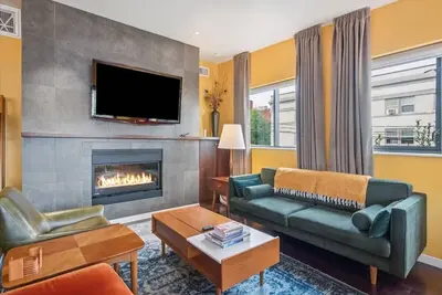 Spacious 3br/2ba w/ Steam Shower, Gated Parking & Full Kitchen