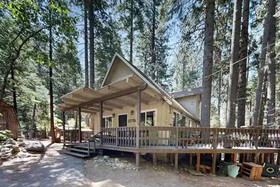 Image de Family-friendly mountain home near private lake and slopes