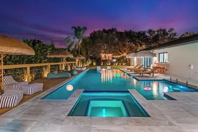 Image de Charm Villa | Treehouse | Cinema & Courts