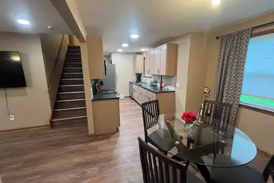 Image de Near the Bills Stadium, Easy Drive to Downtown