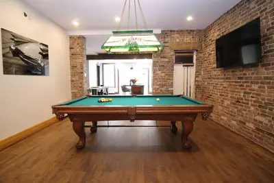 Image de Charm & Luxury Vacation Headquarters to Downtown!