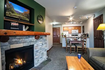 Image de Rimfire 322-323: Combined 2 one bedroom units, Slopeside