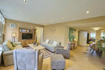 Image de Maison familiale avec jardin privé et jacuzzi