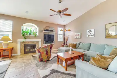 Image de Game Room & Fireplace: Reno Home 5 Mi to Dtwn!