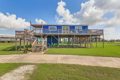 Image de Walk to Sand: Surfside Beach Getaway w/ Deck