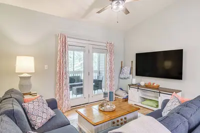 Image de Snowbirds Welcome: Foley Condo w/ Pool Access