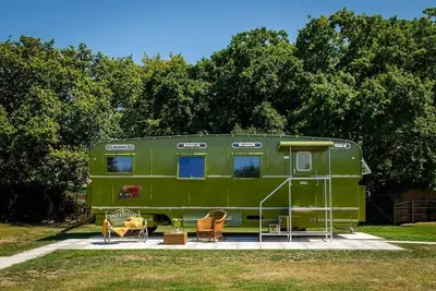 Image de Restored Showman's Carriage with King Bed