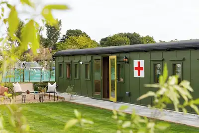 Image de Beautifully Restored Ww2 Carriage - Sleeps 6