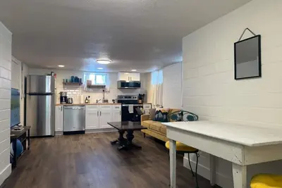 Spacious 2br Garden Suite in Denver Highlands